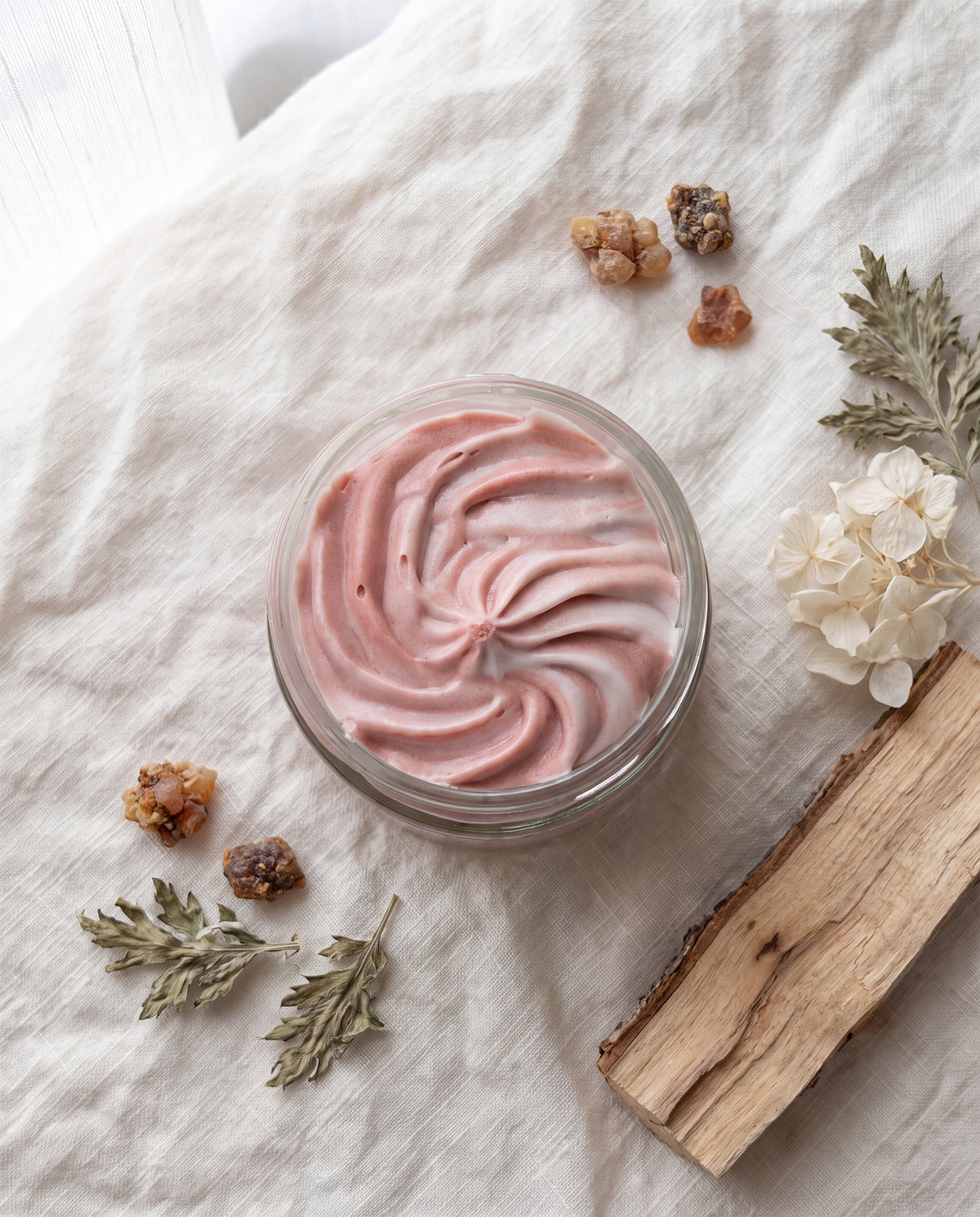 Fondant fouetté parfumé Cachemire et Soie L&E, texture mousseuse en cire végétale
