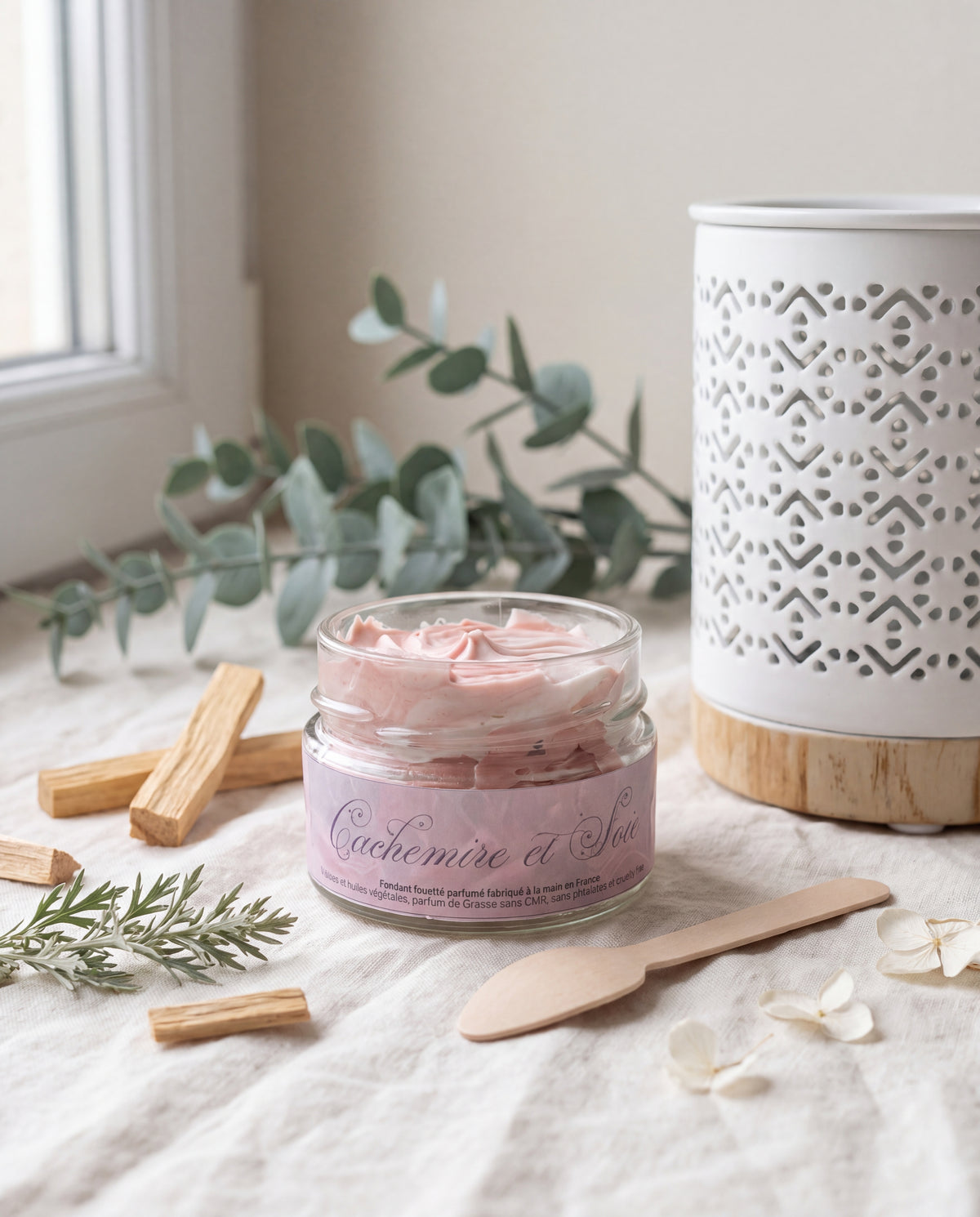 Fondant fouetté Cachemire et Soie de L&E, parfum boisé sans flamme, fabriqué en France