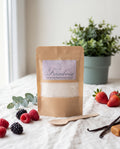 Poudre parfumée Framboise L&E pour aspirateur, sachet kraft et cuillère en bois