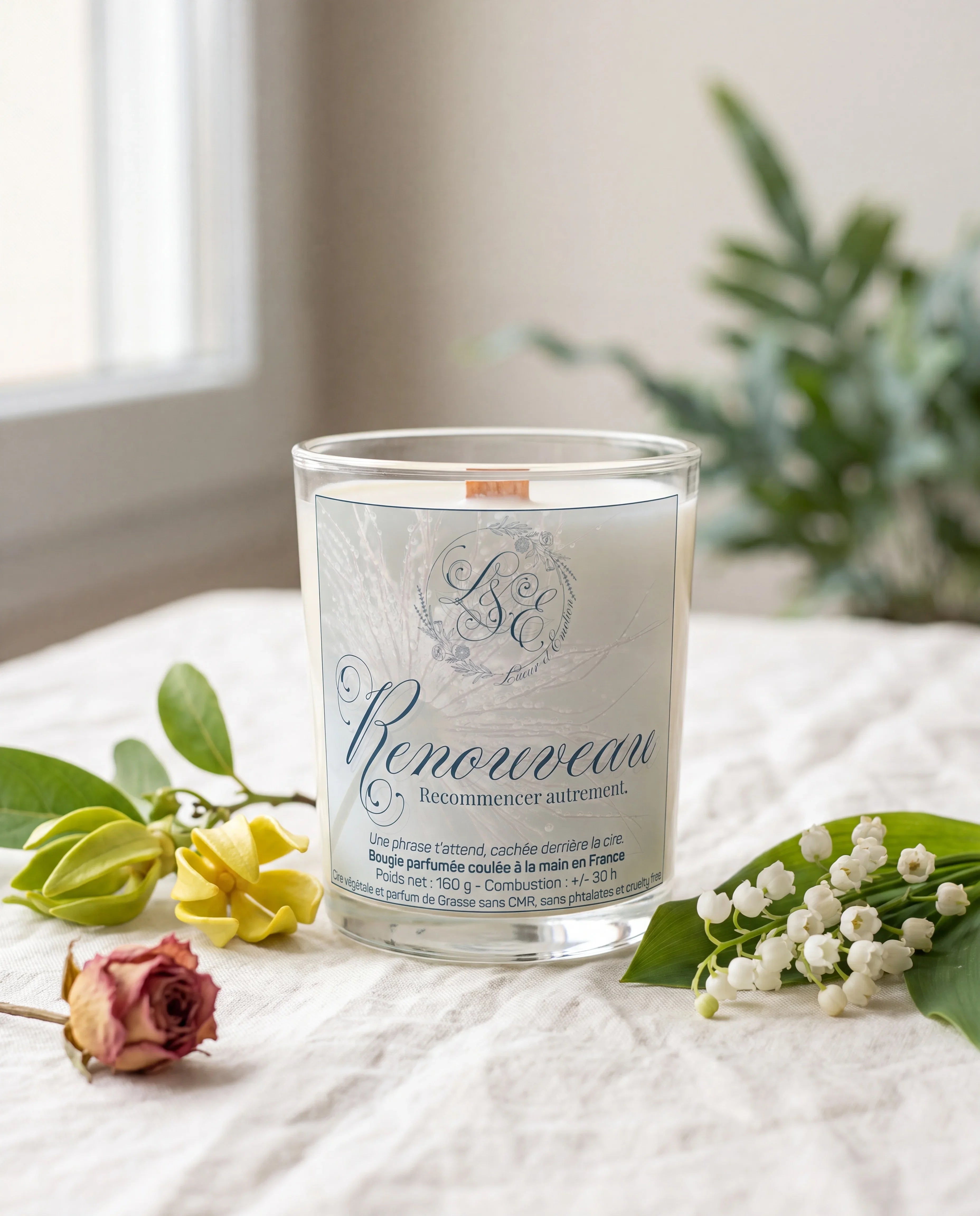 Bougie Mantra Renouveau L&E, mèche en bois de cerisier et mantra révélé par la flamme